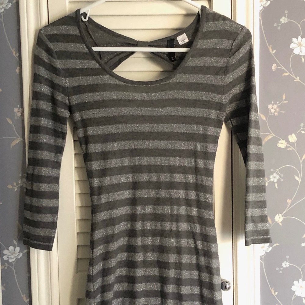 Divided by H&M size 2 Metallic Tunic with Cutout, 3/4 Sleeves, Silver/Gray